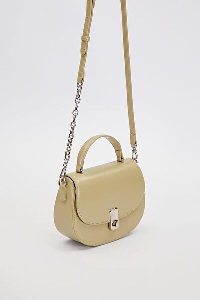 Levidor Green Chain Strap Detailed Handbag