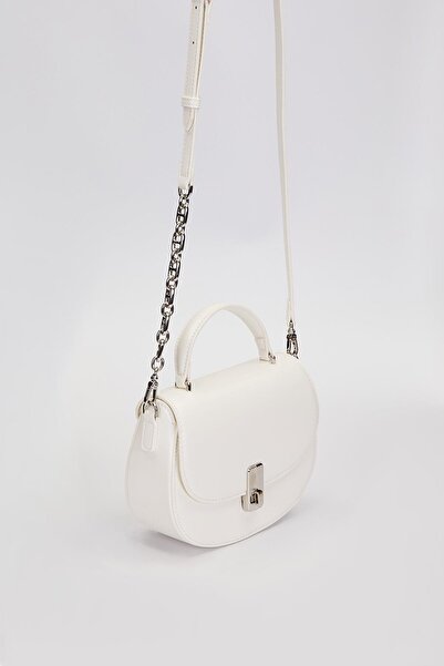 Levidor White Chain Strap Detailed Handbag