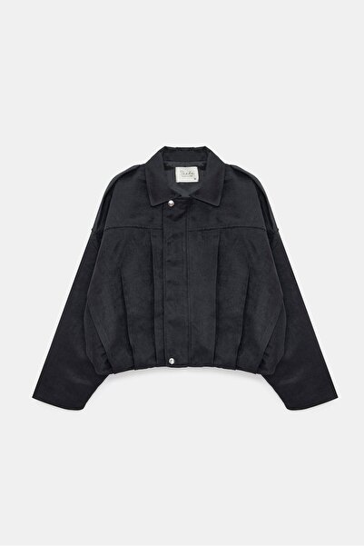 Saade سترة نسائية من جلد الغزال بتصميم بومبر مع قصة فضفاضة أزرار وتفاصيل مطوية - أناقة عسكرية