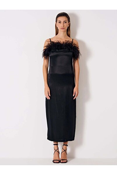 Imperial Long satin dress with feathers