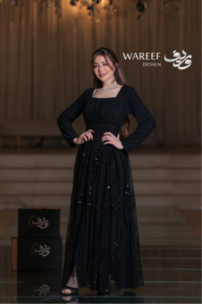 MAC CENTER Luxurious long black evening dress with long sleeves, a square neckline, and a wide silhouette, made of soft fabric with sequin embroidery.