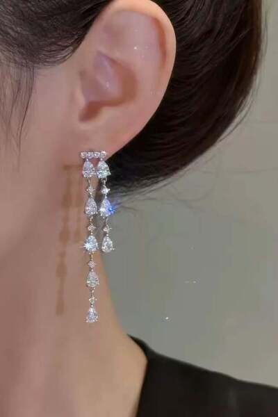 TAKIŞTIR Gümüş Renk Taş Detaylı Sallantılı Küpe (Çift)