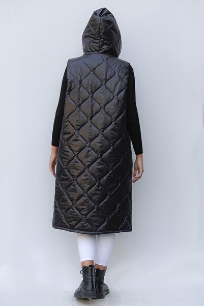 della moor Women's Black Hooded Oversize Puffer Long Vest