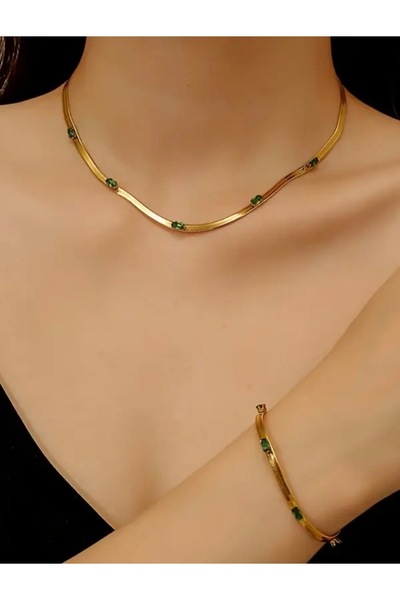 NEW STYLE A luxurious gold-plated accessory set consisting of a necklace and bracelet made of stainless steel with green zircon stones, presented in a suitable gift box.