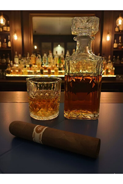 MADAME LUDA 7 Piece Whiskey Glass Set. (6 Whisky Glasses + 1 Whisky-Vodka-Conyac-Bottle Decanter)