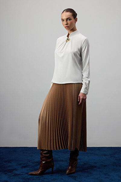 Touché Privé Bluz with Rose Brooch