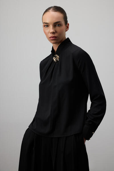 Touché Privé Bluz with Rose Brooch