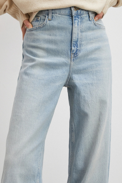 Never more High Waist Raw Hem Straight Jean Ice Blue