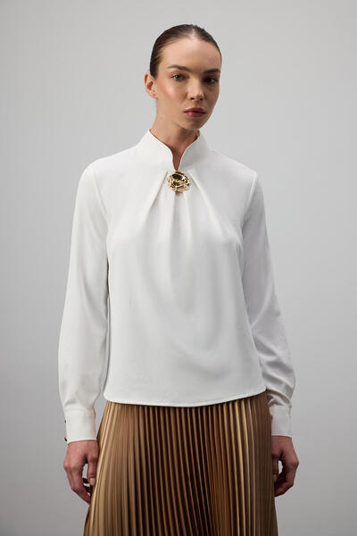 Touché Privé Bluz with Rose Brooch