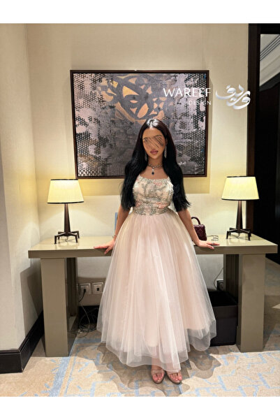 MAC CENTER A feminine tulle evening dress with elegant silver embroidery in an ivory pinkish hue.