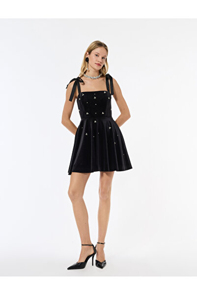 Koton Mini rochie din catifea fără mâneci, cu guler pătrat și detaliu de piatră