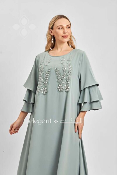 Elegent Soft jalabiya with ruffled sleeves and elegant embroidery ideal for evenings and special occasions.
