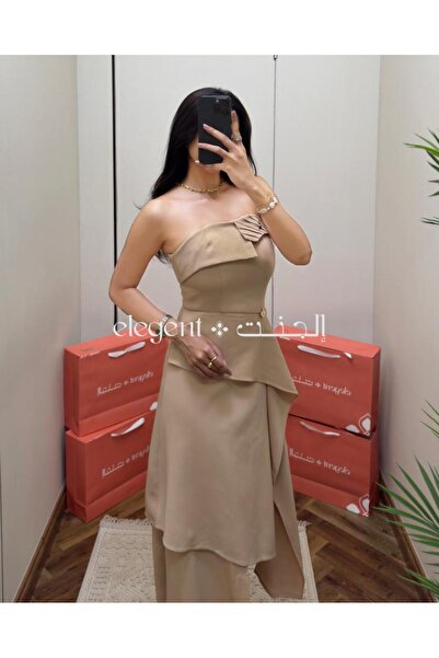 Elegent A soft beige off-the-shoulder dress with elegant pleats and an asymmetrical hemline.