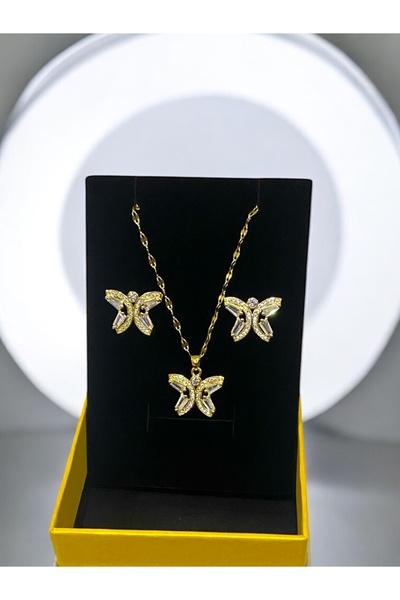 NEW STYLE A luxurious stainless steel accessory set consisting of a 45 + 5 cm necklace and earrings, presented in a suitable gift box.