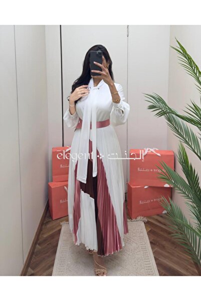 Elegent A luxurious two-tone pleated halter neck dress