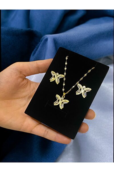 NEW STYLE A luxurious stainless steel accessory set consisting of a 45 + 5 cm necklace and earrings, presented in a suitable gift box.
