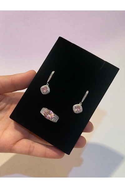 NEW STYLE A sophisticated and sparkling accessory set adorned with high-quality zircon. Ring size 7. This set comes in a suitable gift box.