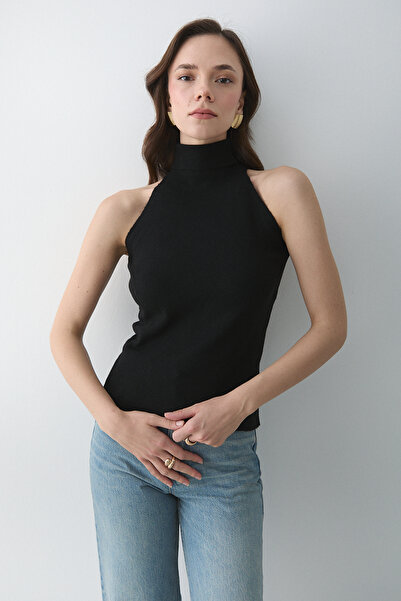 Laluvia Black High-Necked Athlete - 251004