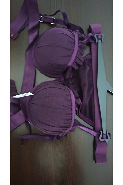 MADAMNİZ Padded underwire bra set with tulle detailing.