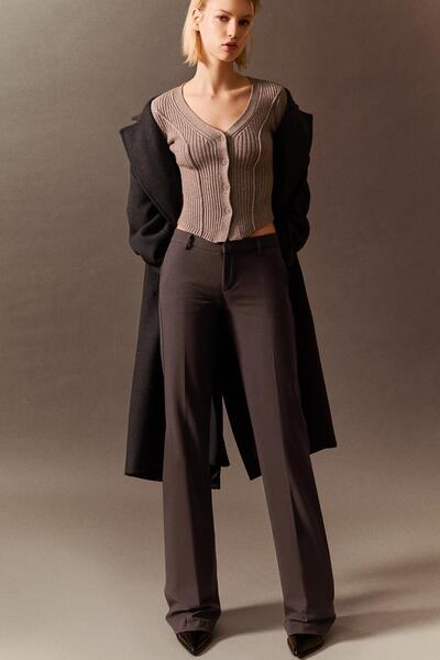 Bershka LOW-RISE BOOT-CUT TROUSERS