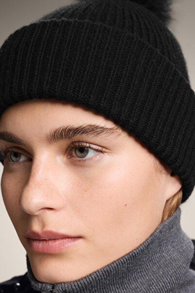 Oysho Wool blend knit hat with pompom