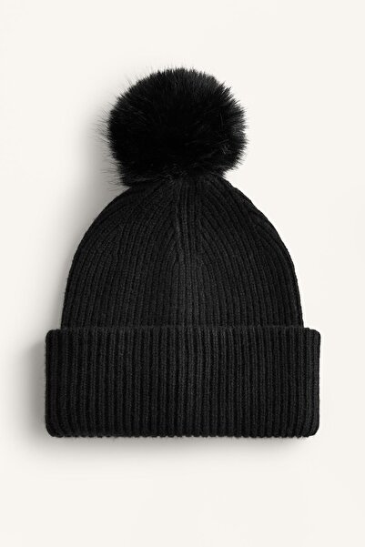 Oysho Wool blend knit hat with pompom