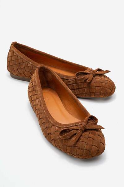 Zeynep Sıradağlı حذاء باليه نسائي من الجلد من Preslie مصنوع من جلد الغزال البني