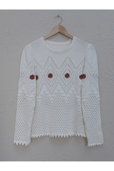 HİJABAYA Πλεκτό πουλόβερ με κέντημα λουλουδιών και πλεκτό πομπόν