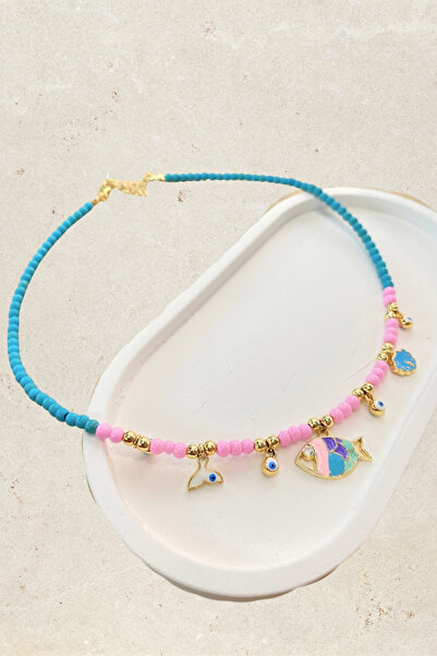 Qualia Butik قلادة نسائية ذهبية بتفاصيل السمكة وخرز ملون متدلي