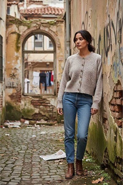 Cockatoo Women's Tilia Crop Cream Soft Textured Cardigan