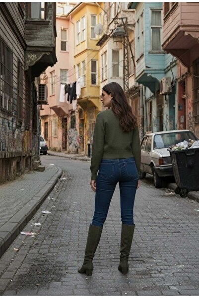 Cockatoo Women's Tilia Crop Cream Soft Textured Cardigan