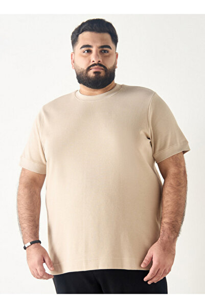 FAV تي شيرت بمقاس كبير بقصة عادية ورقبة دائرية وأكمام قصيرة