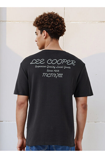 Lee Cooper تي شيرت رجالي بقصّة عادية ورقبة دائرية وأكمام قصيرة وطبعة شعار
