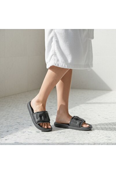 OEM Casual slippers for women, indoor or outdoor slippers, suitable for all seasons, H672