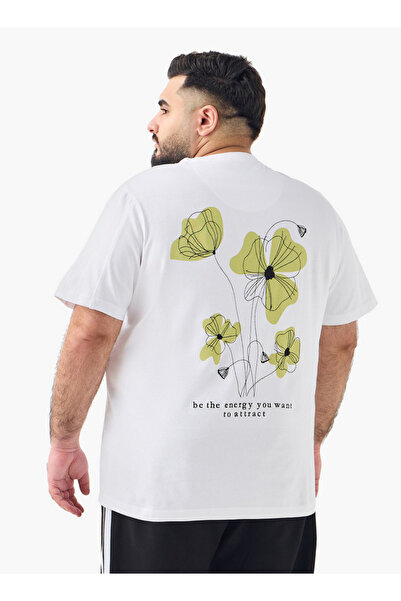 FAV تي شيرت بمقاسات كبيرة بطبعة جرافيكية ورقبة دائرية