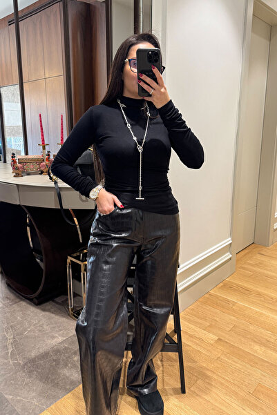 MAGARDE Side Gathered Design Blouse - Black