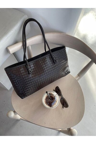 Rivina حقيبة كتف نادي توت بتفاصيل محبوكة وسحاب، لون بني