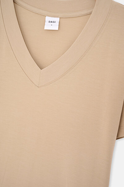 Dagi Stone V-Neck Short Sleeve T-Shirt