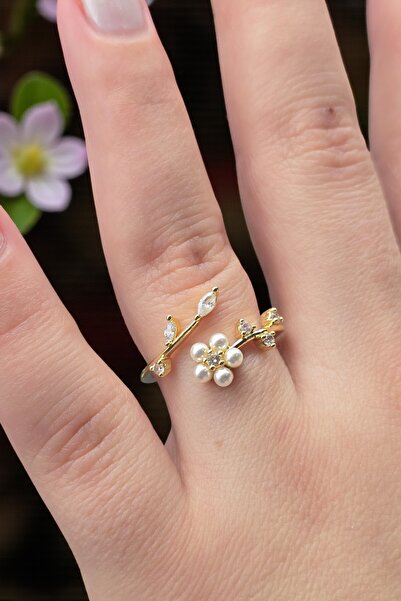 NBS Beautiful Naturel Stones خاتم نسائي قابل للتعديل من النحاس مطلي بالذهب مع تفاصيل اللؤلؤ وشكل زهرة الأقحوان وحجر الزركون