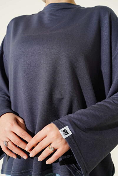 Smy moda Basic Blouse with Wrist Embroidery and Crew Neck