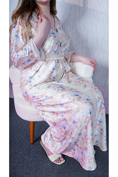 Lyaly aljlabyh "Velvet Gold" Kaftan - Luxurious Emirati silk in a pink color ...