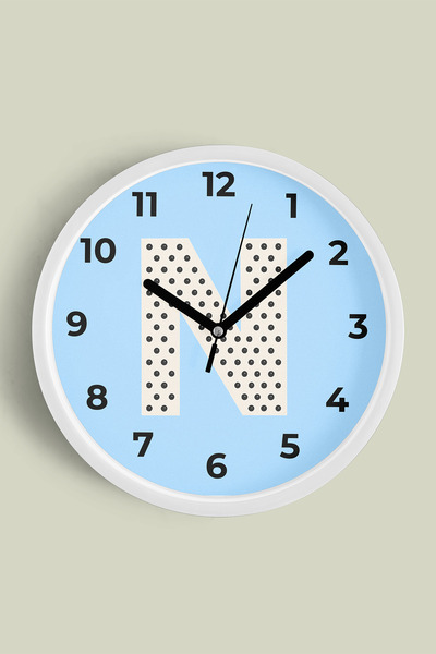 JHAAR Ceas de perete pentru camera băieților cu litera N - 25 cm - Carcasă al...