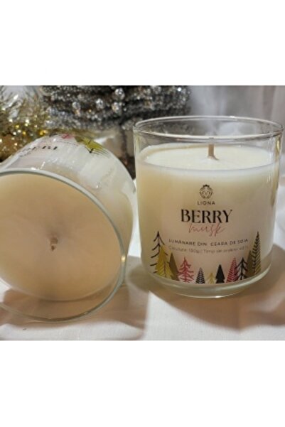 Liona Lumânare din ceară de soia în borcan de sticlă 180 g - Berry Mosk (Fructe roșii și mosc) - Etichetă de Crăciun