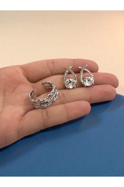 NEW STYLE A delicate and elegant set consisting of a one-size ring and earrings adorned with sparkling zircon stones, presented in a luxurious gift box.