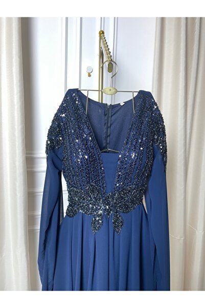 MASHN Royal navy evening dress with elegant feminine sleeves