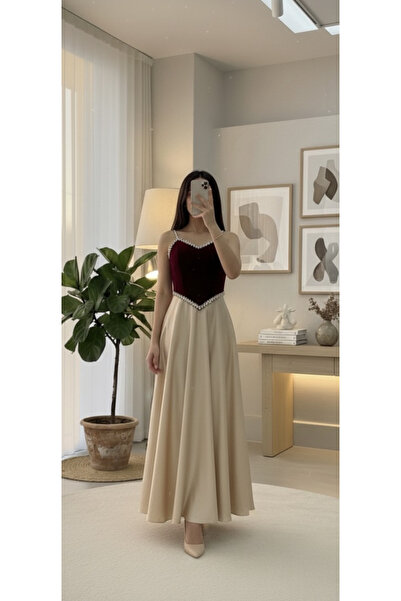 MASHN Elegant velvet evening dress in a sophisticated berry and beige color scheme for a distinctive photoshoot.