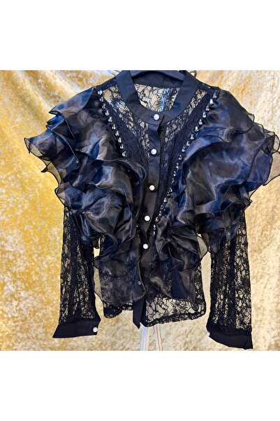 Maison MeDa بلوزة أنيقة مطرزة بالدانتيل الأسود ومزينة بالأحجار –