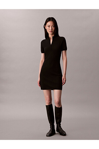 Calvin Klein Kadın Marka Etiketli Bisiklet Yaka Ve Kısa Kollu Şık Görünüşlü Günlük Kullanıma Uygun S