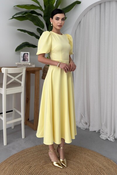 WOMAN VISION Κίτρινο ύφασμα Atlas με στρογγυλή λαιμόκοψη Πριγκίπισσα μανίκι Σχέδιο Midi μήκους Flared Cutout Κίτρινο βραδινό φόρεμα 220