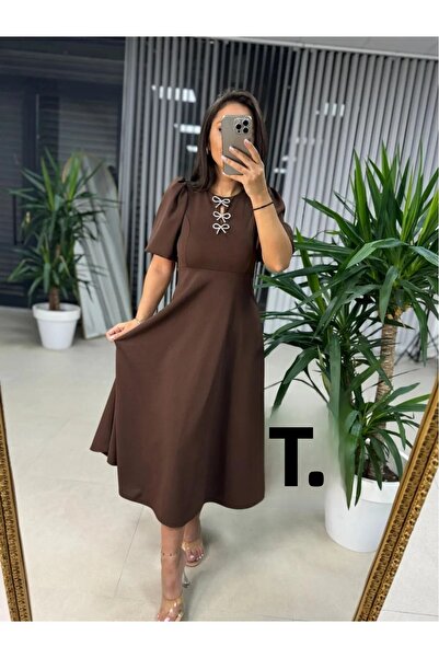 caddstore Hnědé šaty s broží s mašlí